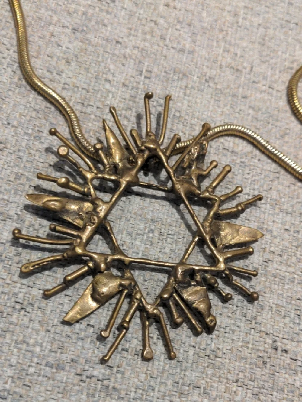 Vintage Artistic Brass Tone Sunburst Pendant Necklace  3" Diameter With Chain - Picture 8 of 8